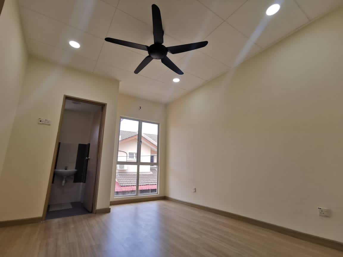 Double storey terrace, Seri Pristana, Sungai buloh - photo 11