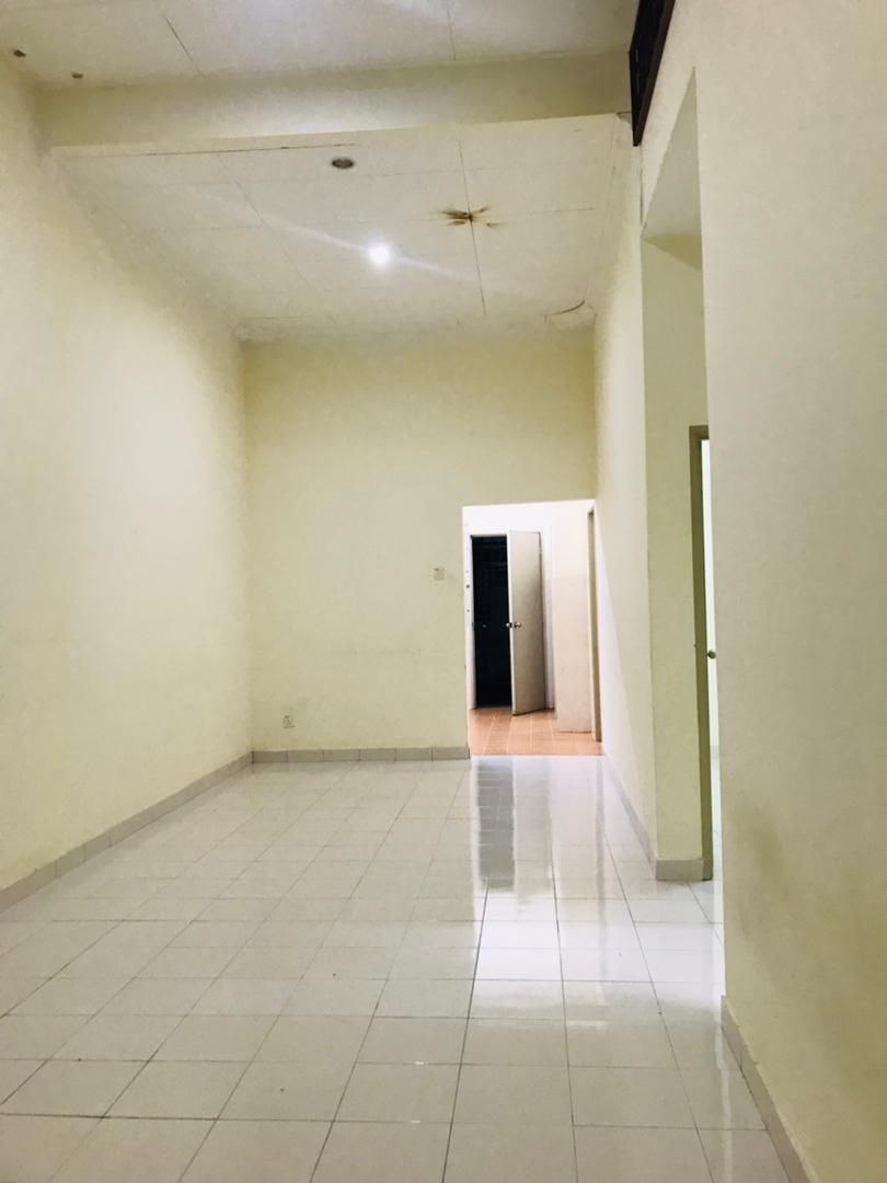 Single Storey Terrace Jalan Alam Suria Puncak Alam - photo 3
