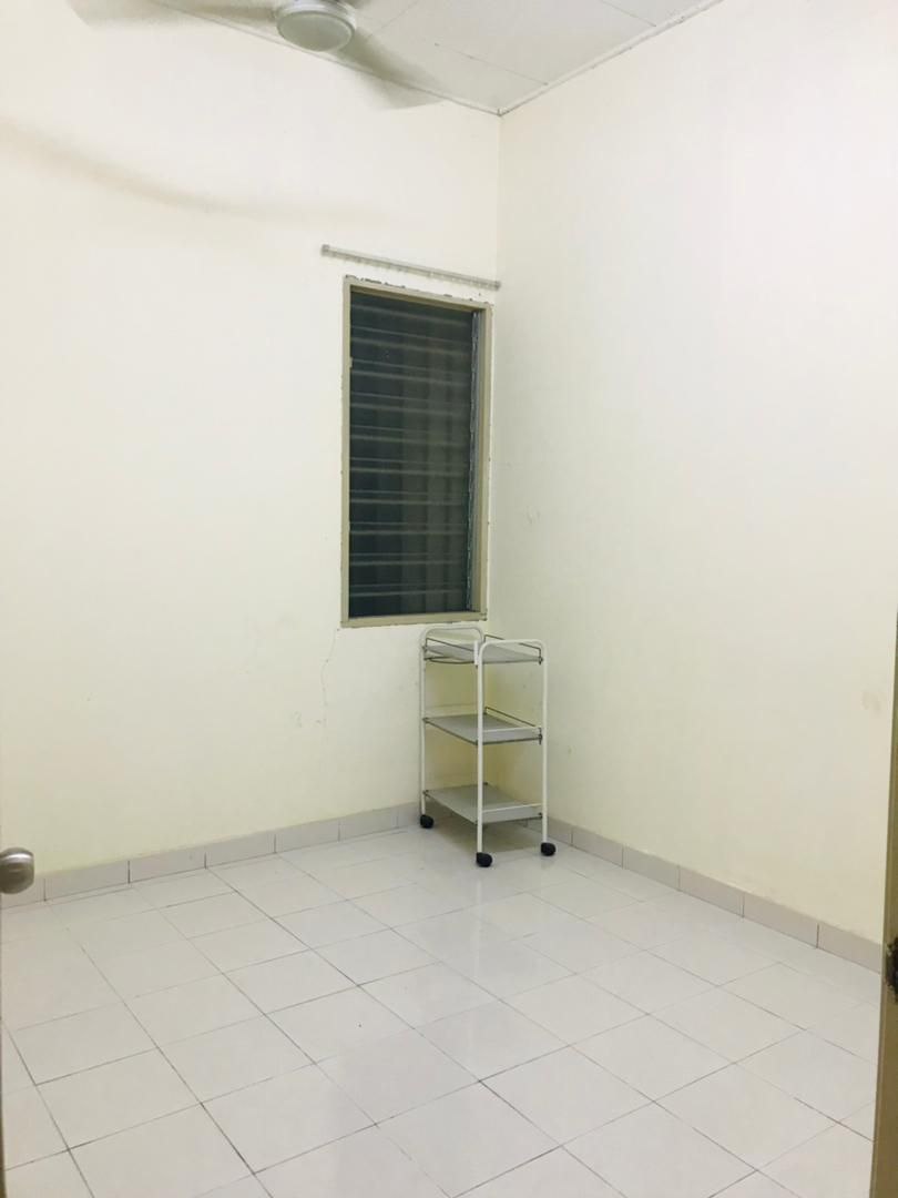 Single Storey Terrace Jalan Alam Suria Puncak Alam - photo 4