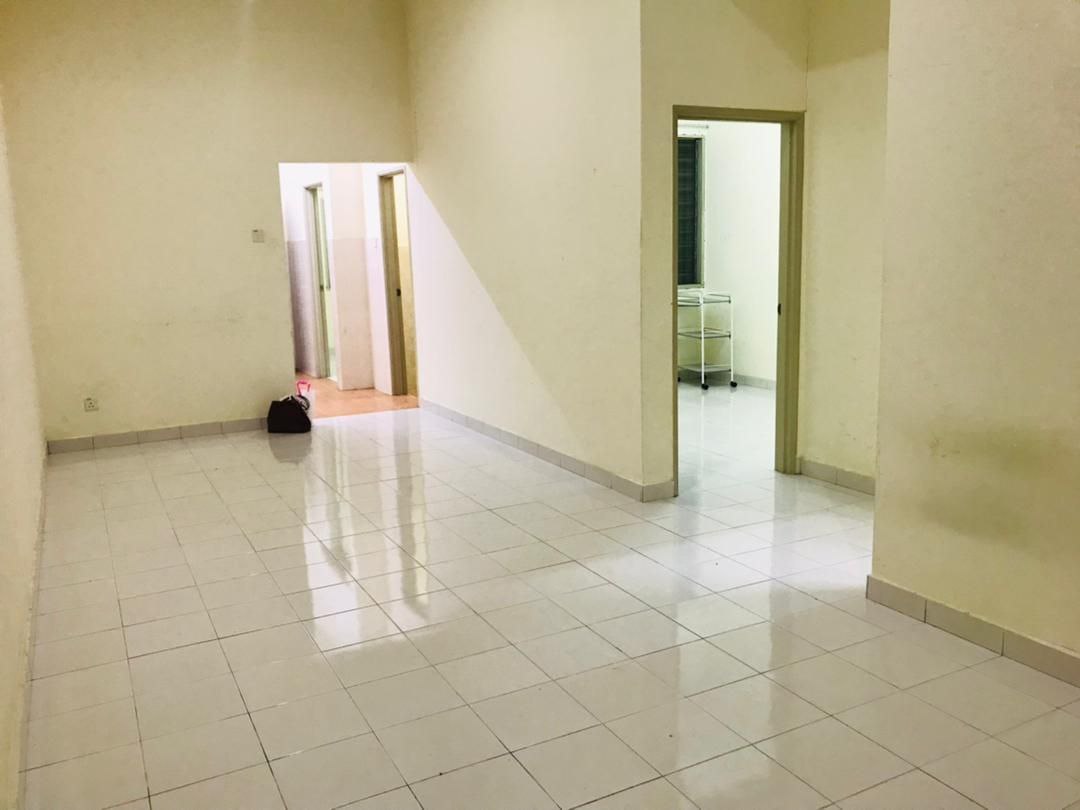 Single Storey Terrace Jalan Alam Suria Puncak Alam - photo 7