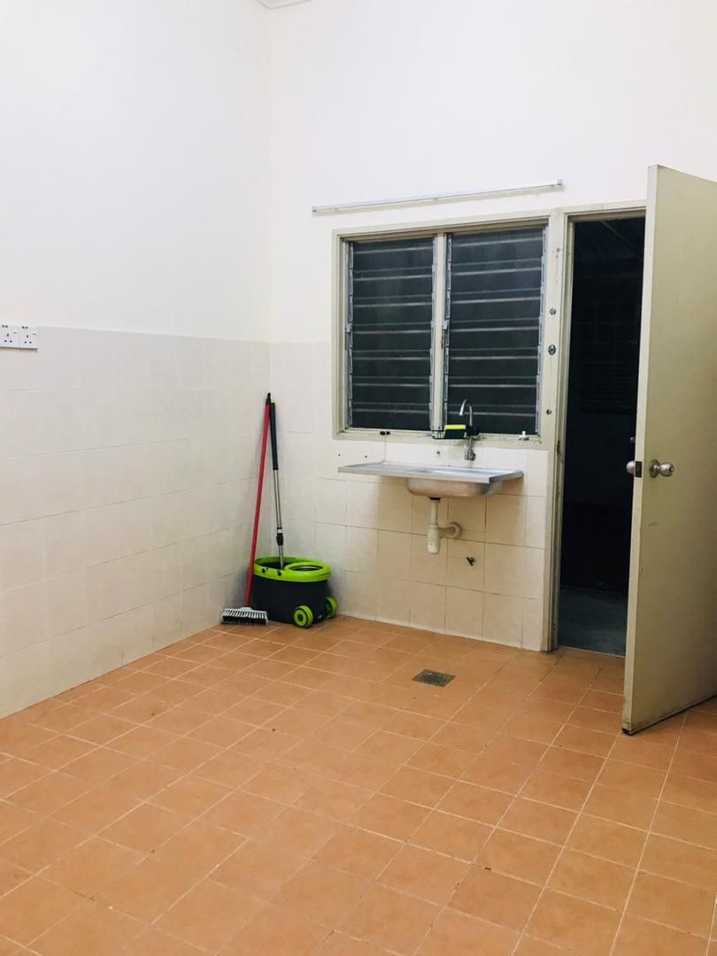 Single Storey Terrace Jalan Alam Suria Puncak Alam - photo 8