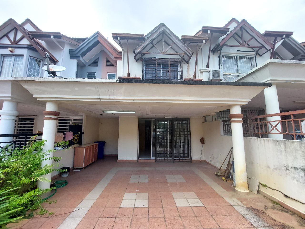 2 Storey House Intermediate Bukit Subang, Selangor - photo 2