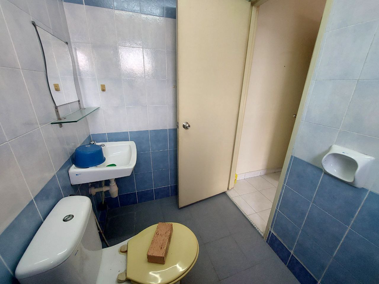 2 Storey House Intermediate Bukit Subang, Selangor - photo 11