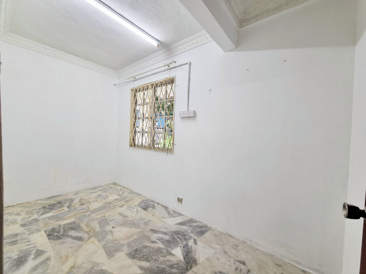 Corner Lot Double Storey Terrace Taman Sri Muda - photo 8