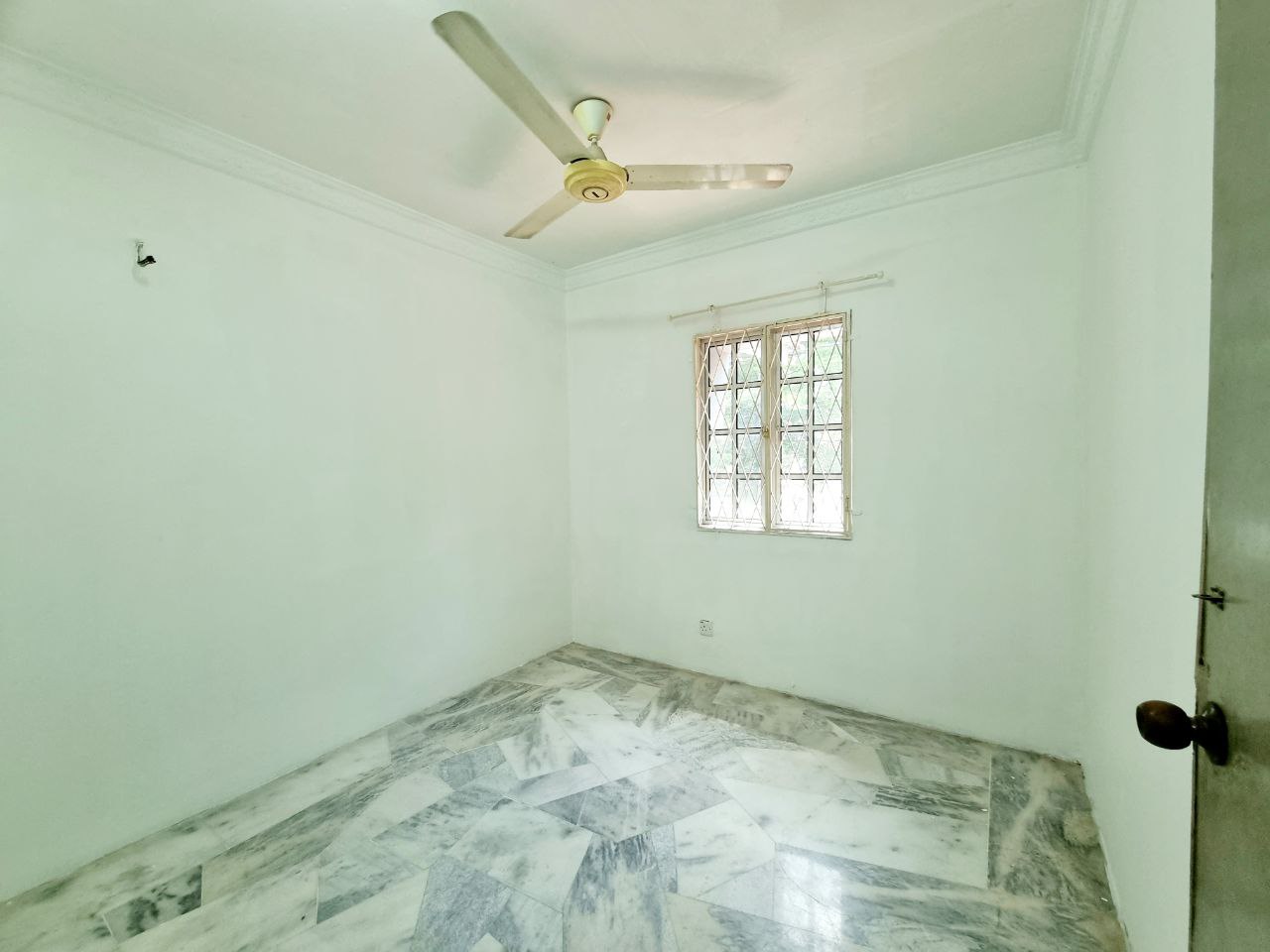 Corner Lot Double Storey Terrace Taman Sri Muda - photo 11