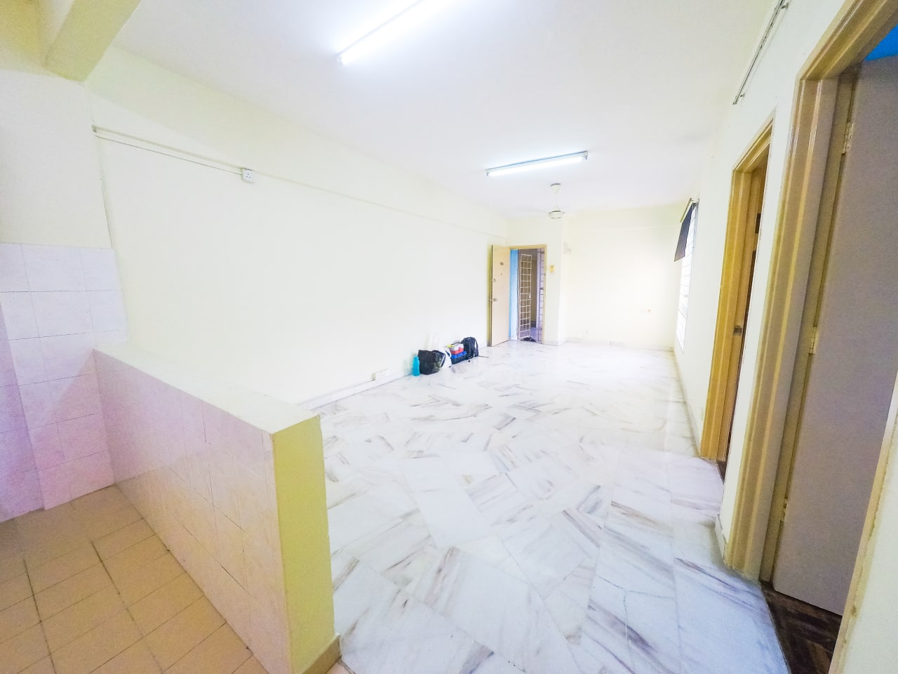 Pangsapuri Suria Jalan Kinrara Puchong Jaya - photo 3