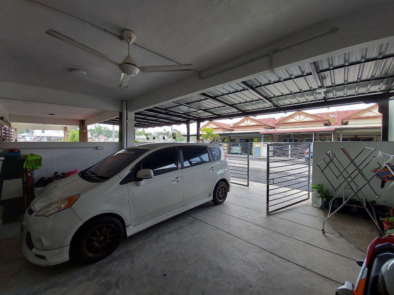 Single Storey Terrace Taman Amanah Jenjarom - photo 2