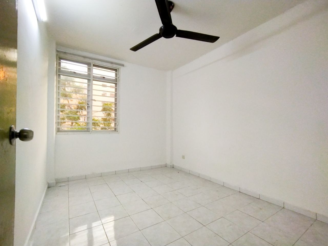 Apartment Taman Topaz Dengkil - photo 3