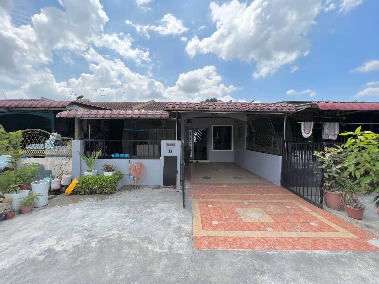 Renovated Single Storey Terrace Taman Sri Putri - photo 2