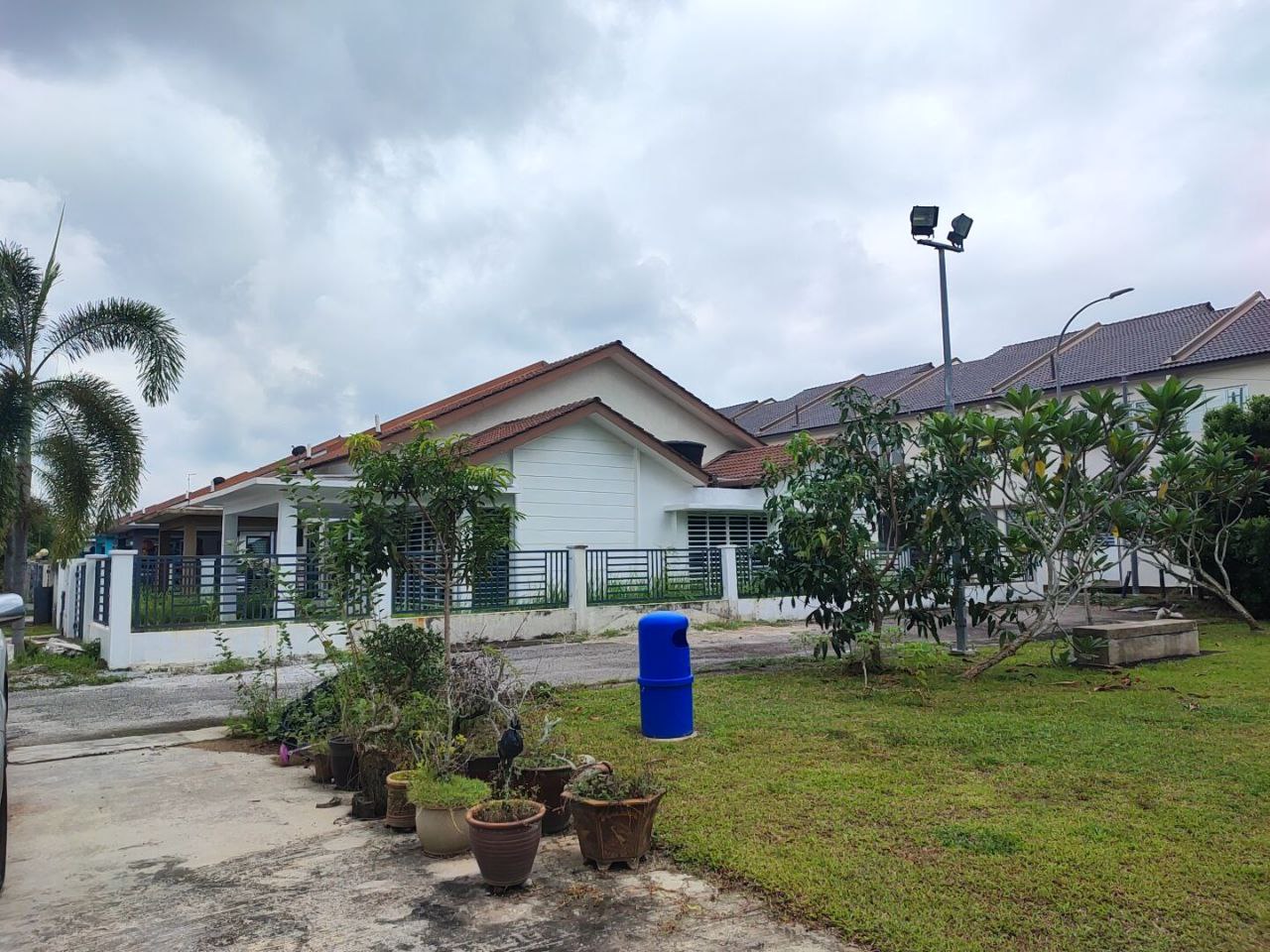 End Lot Single Storey Semi D Taman Seri Mewah - photo 2