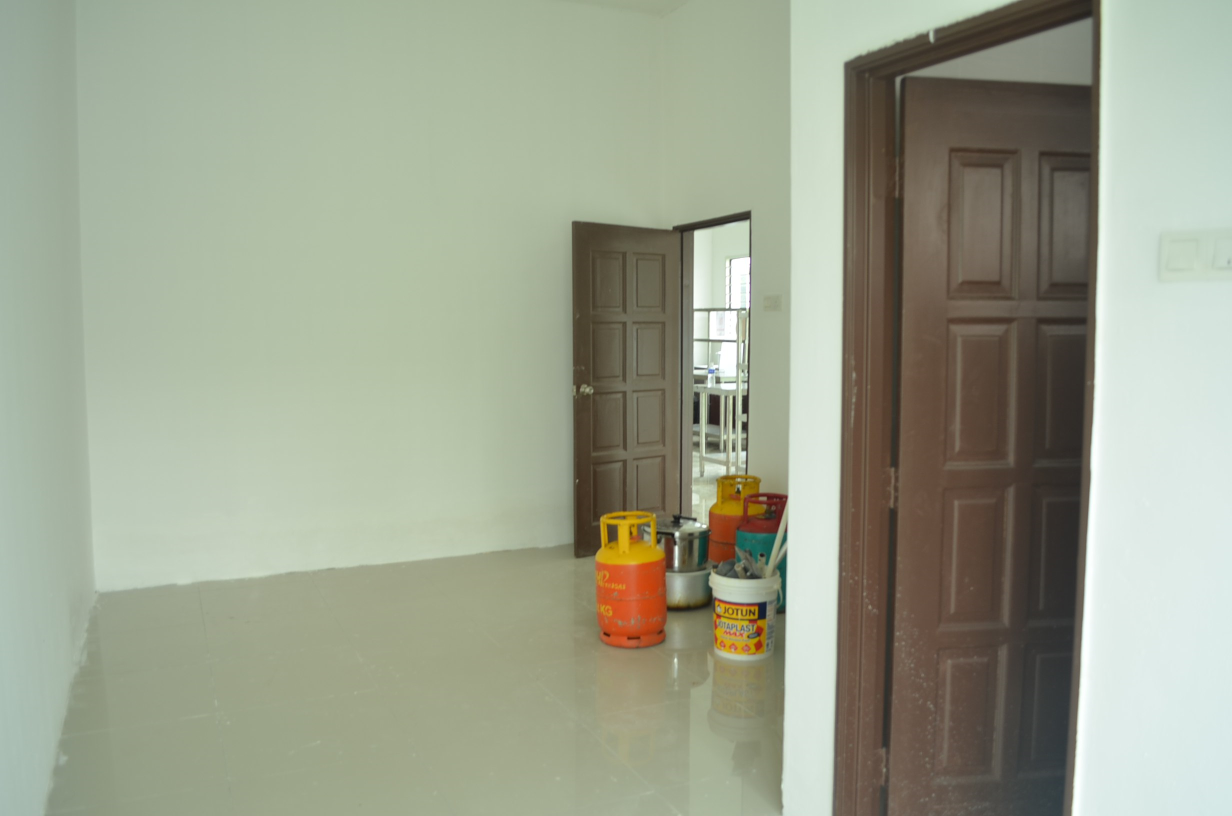 End Lot Single Storey Semi D Taman Seri Mewah - photo 6