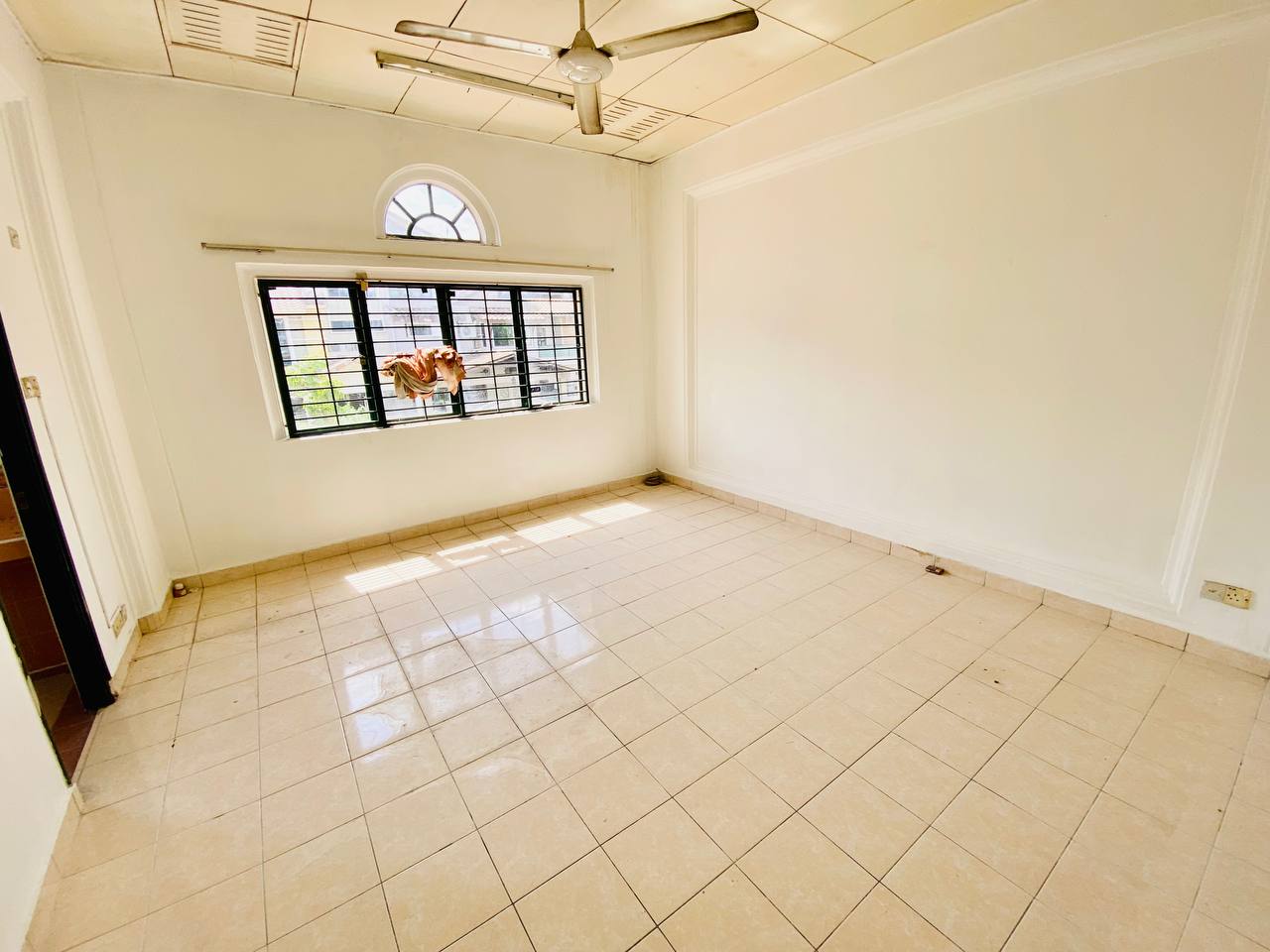 Double Storey Terrace Jalan Gelana Seksyen 7 - photo 9