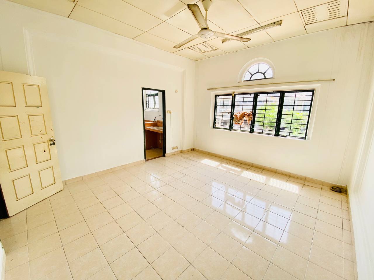 Double Storey Terrace Jalan Gelana Seksyen 7 - photo 10