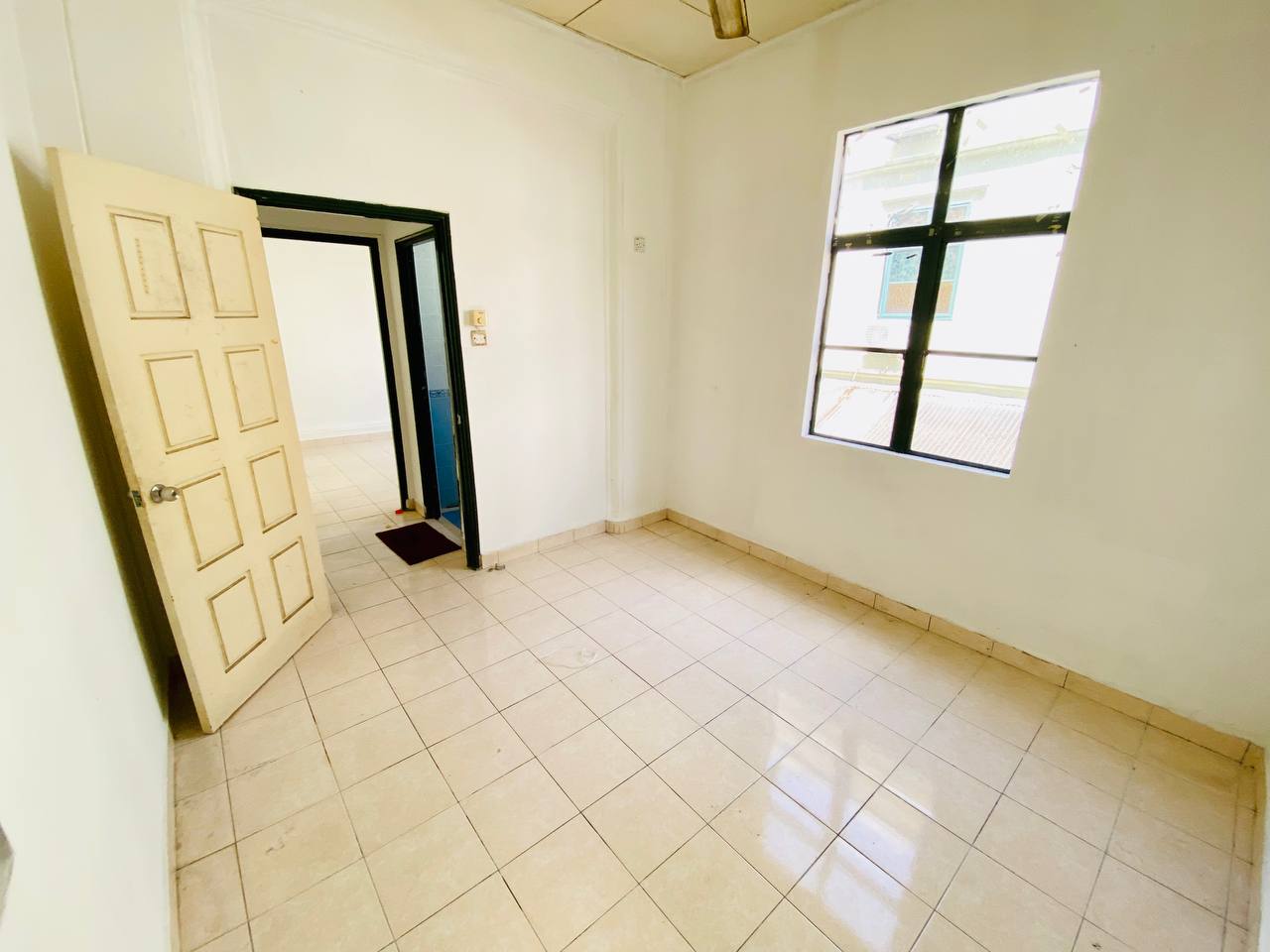 Double Storey Terrace Jalan Gelana Seksyen 7 - photo 13