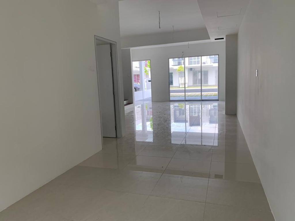 Double Storey Terrace Casa View Cybersouth - photo 2