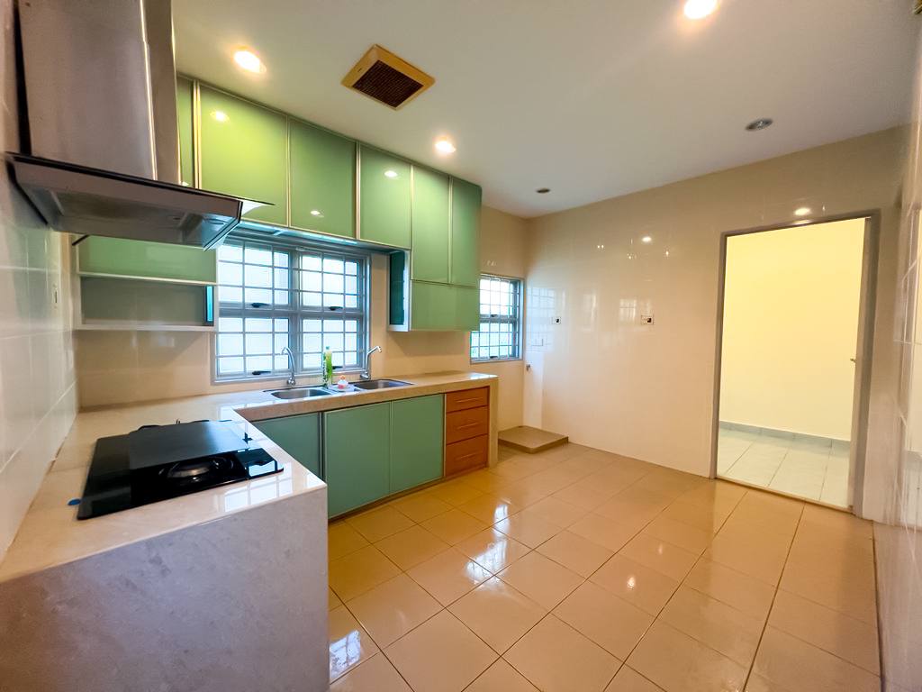 End Lot Double Storey Terrace Taman Prima Saujana - photo 4