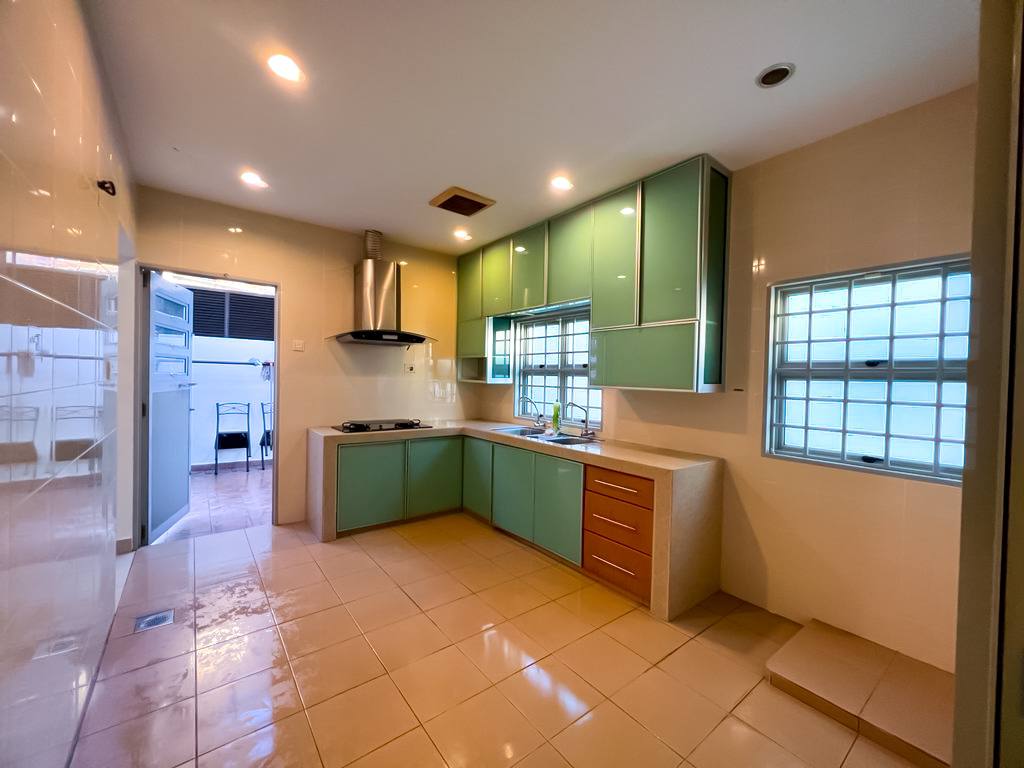 End Lot Double Storey Terrace Taman Prima Saujana - photo 7