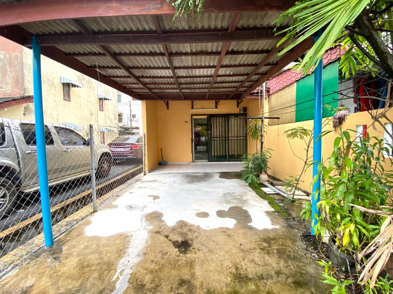 End Lot Three Storey Terrace Seksyen 25 - photo 2