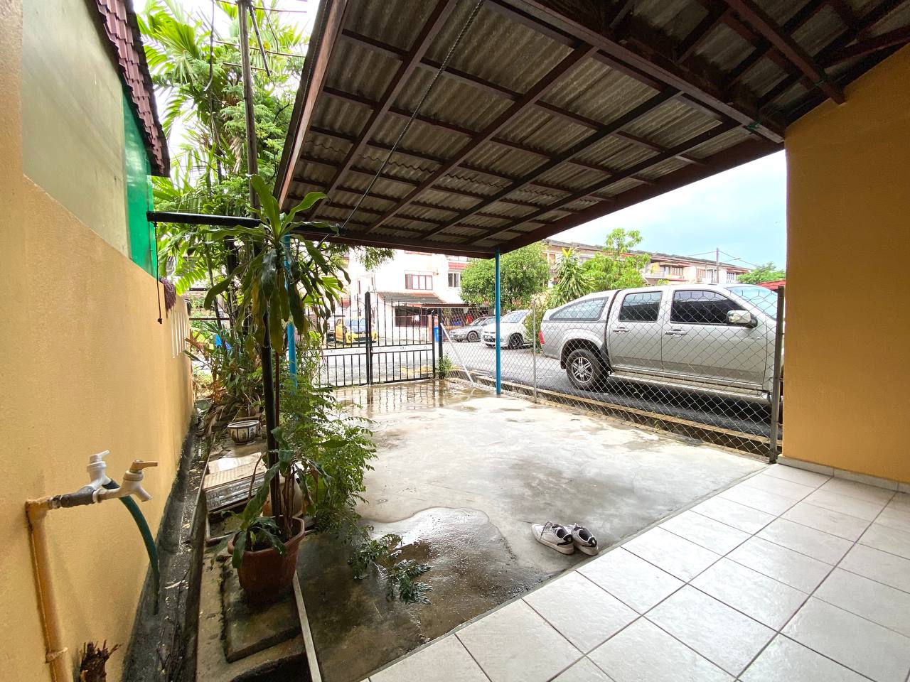 End Lot Three Storey Terrace Seksyen 25 - photo 3