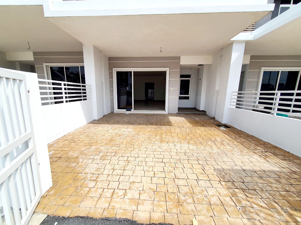 Double Storey Terrace Kota Puteri Type Elaisha - photo 3