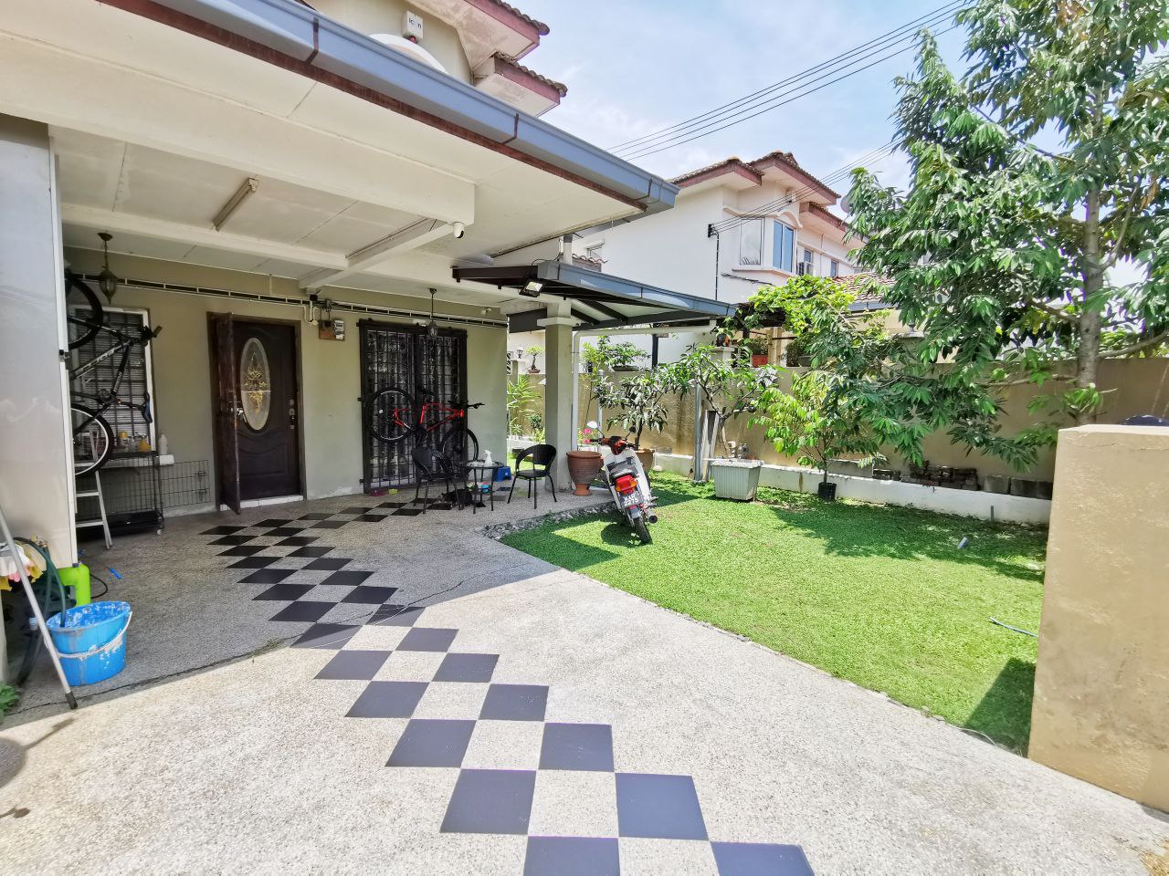 End Lot Double Storey Terrace Saujana Damansara - photo 2