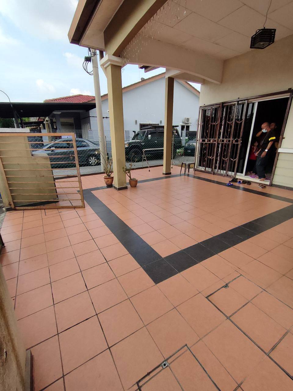 End Lot Single Storey Terrace Taman Bukit Naga - photo 2