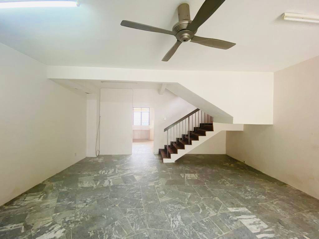 End Lot Double Storey Terrace Taman Mawar - photo 2
