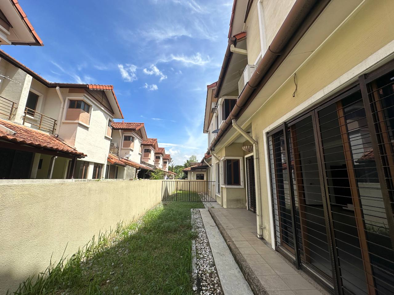 Double Storey Terrace Lagenda Bukit Jelutong - photo 4