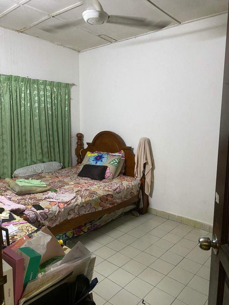 Renovated Single Storey Terrace Seksyen 17 - photo 2