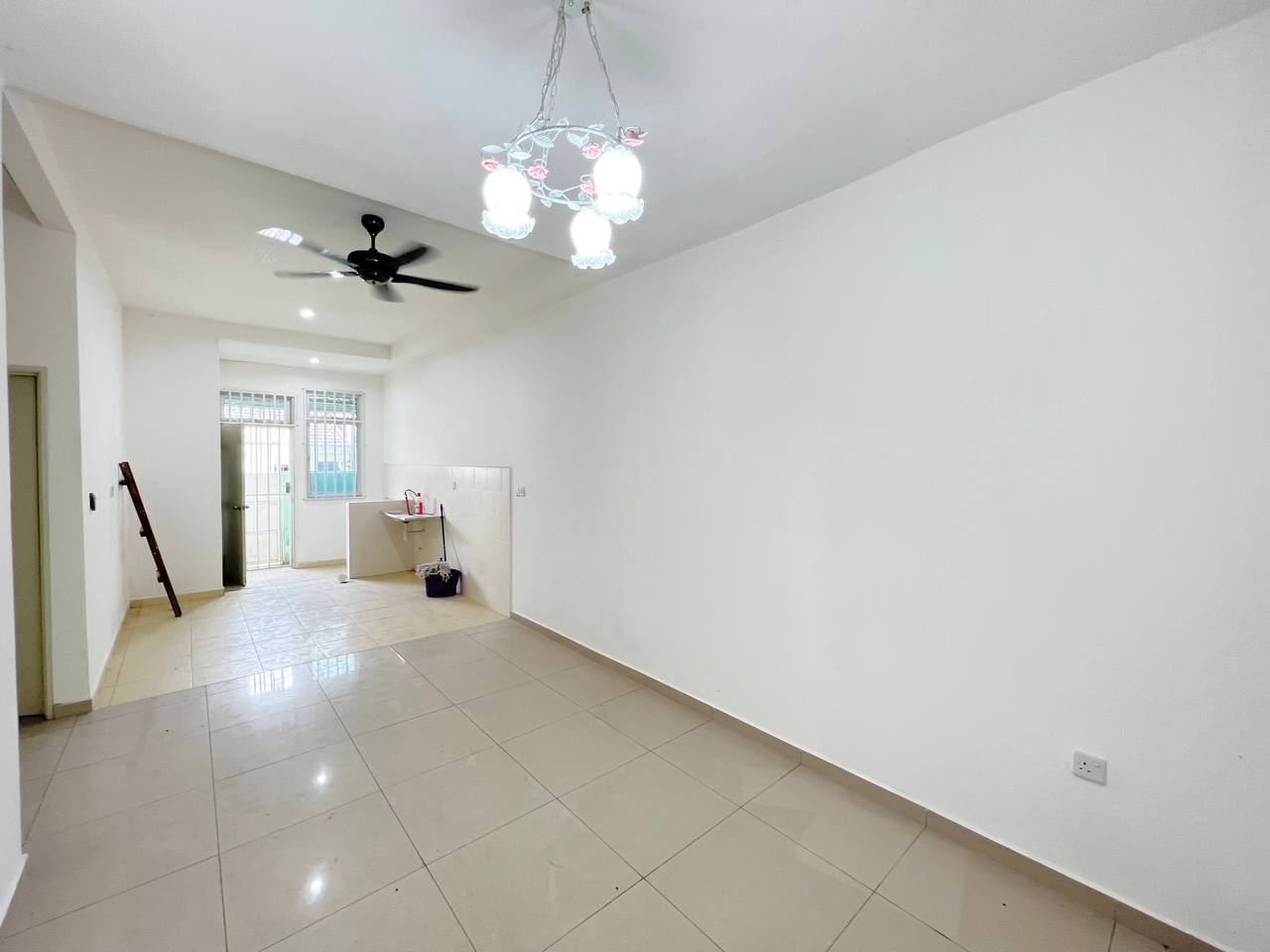 Single Storey Terrace Nusari Aman 1B - photo 3
