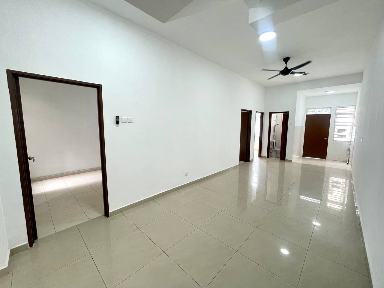 Ground Floor Townhouse Bayu Parkville - photo 2