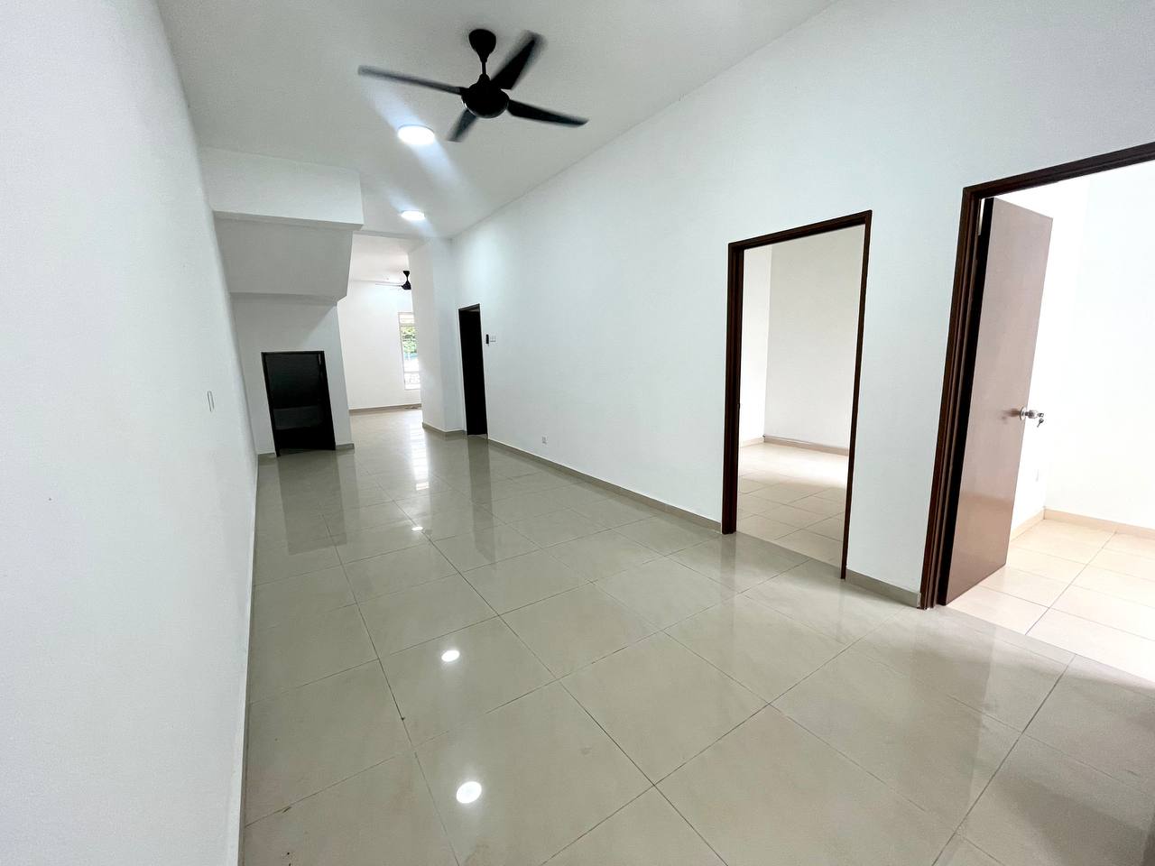 Ground Floor Townhouse Bayu Parkville - photo 3
