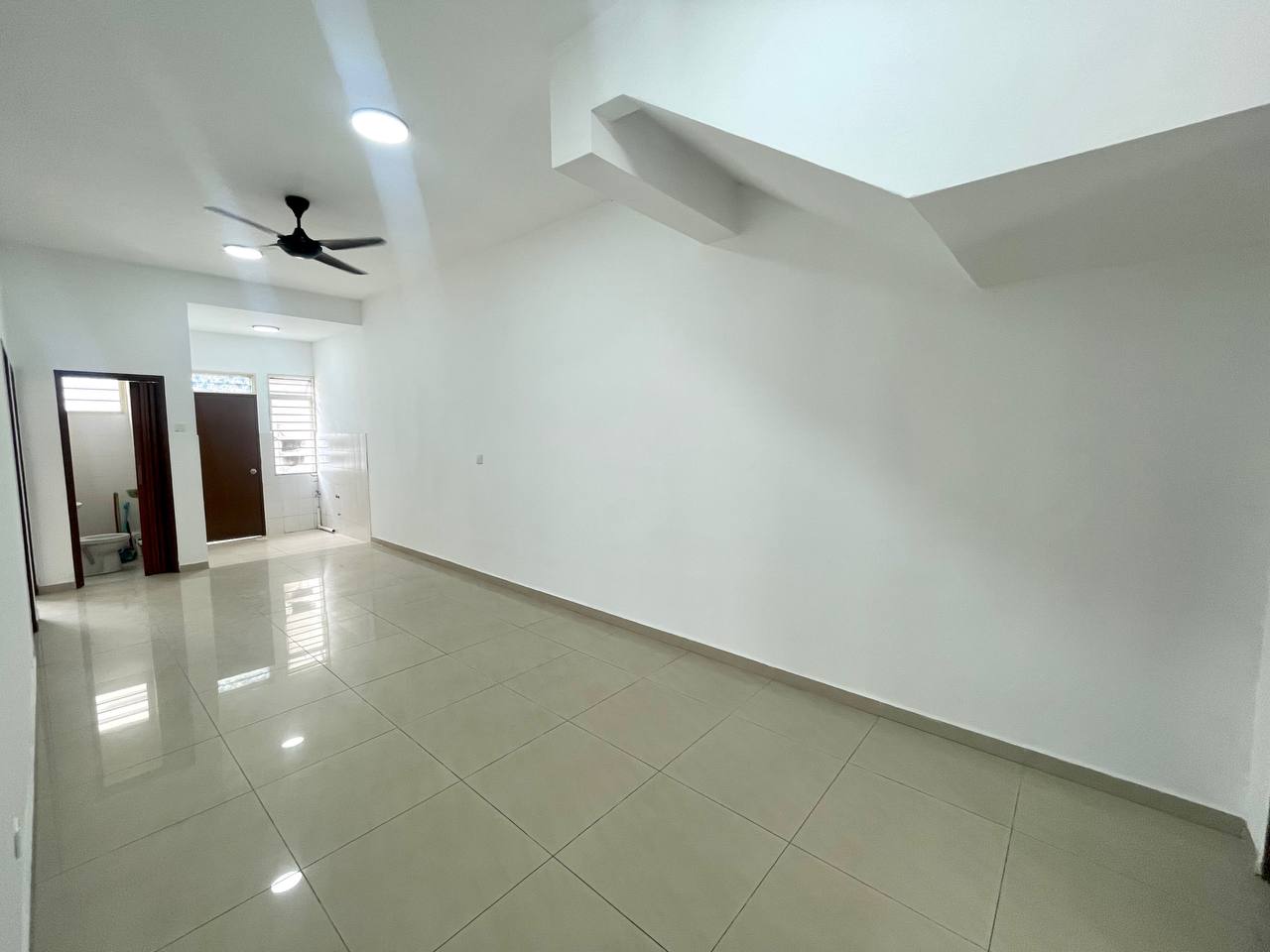 Ground Floor Townhouse Bayu Parkville - photo 4