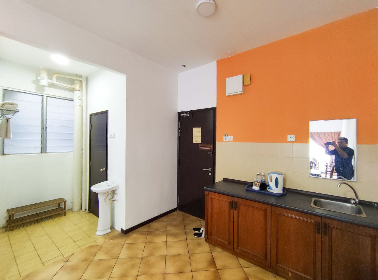 Level 1 Tiara Beach Resort Apartment - photo 8