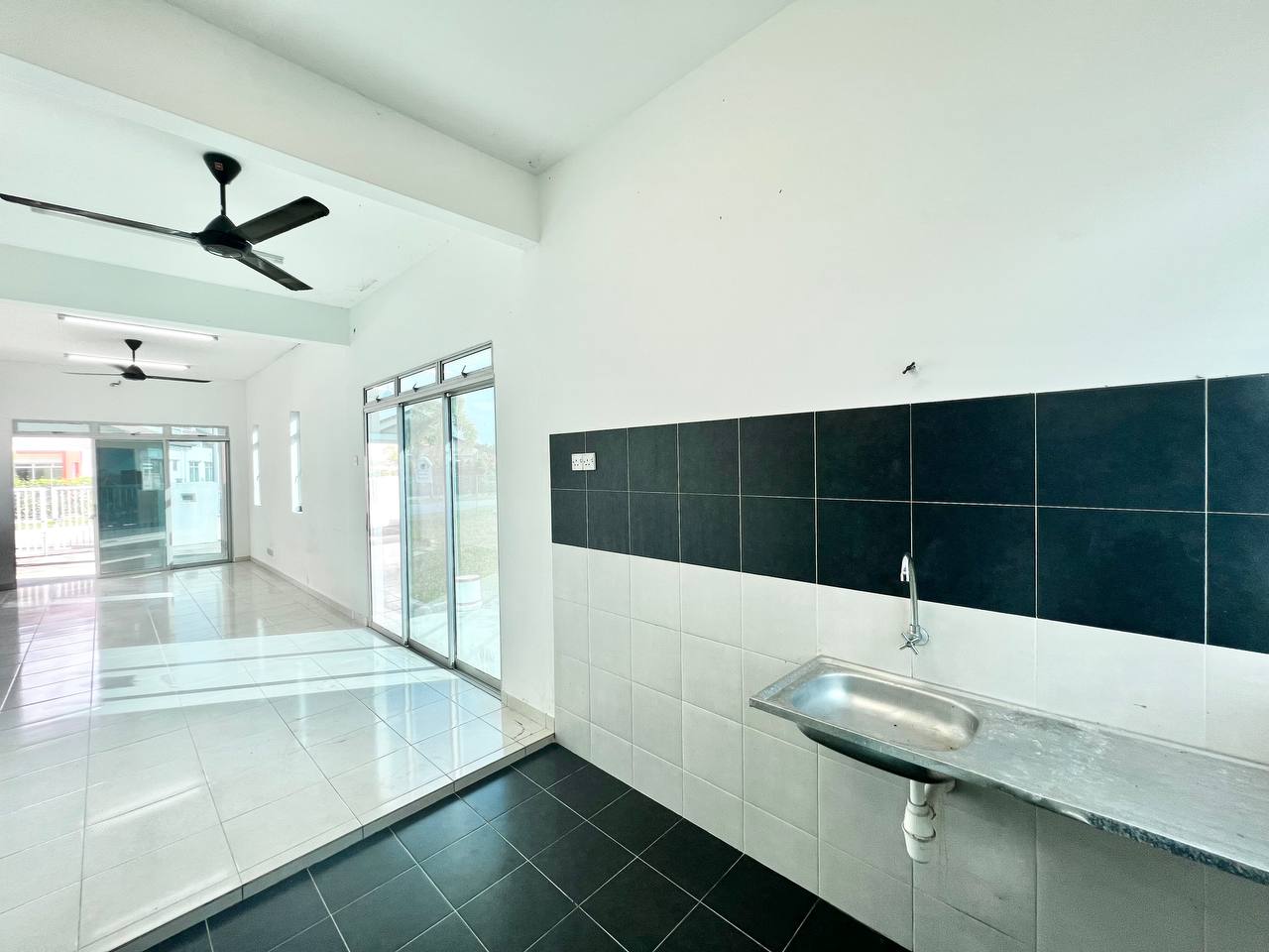 Single Storey Terrace Taman Seri Changgang - photo 2