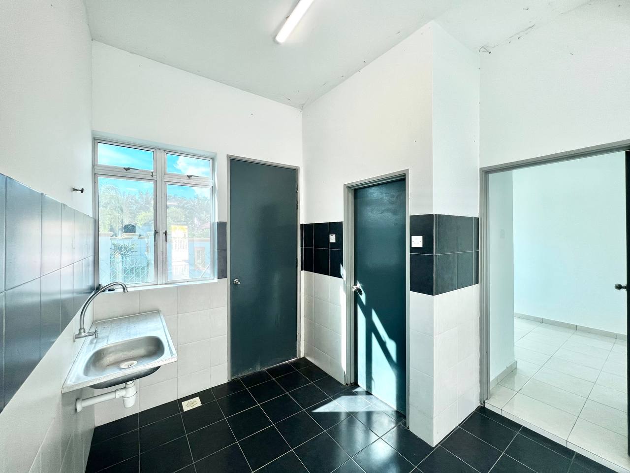 Single Storey Terrace Taman Seri Changgang - photo 3