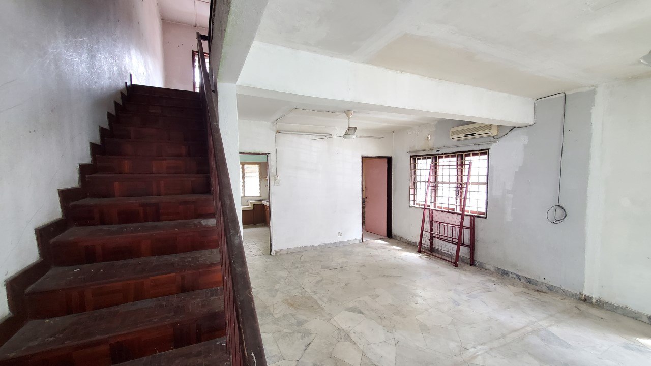 End Lot Double Storey Terrace Taman Sri Subang - photo 3