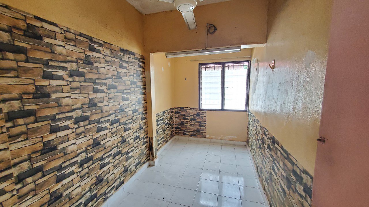 End Lot Double Storey Terrace Taman Sri Subang - photo 6