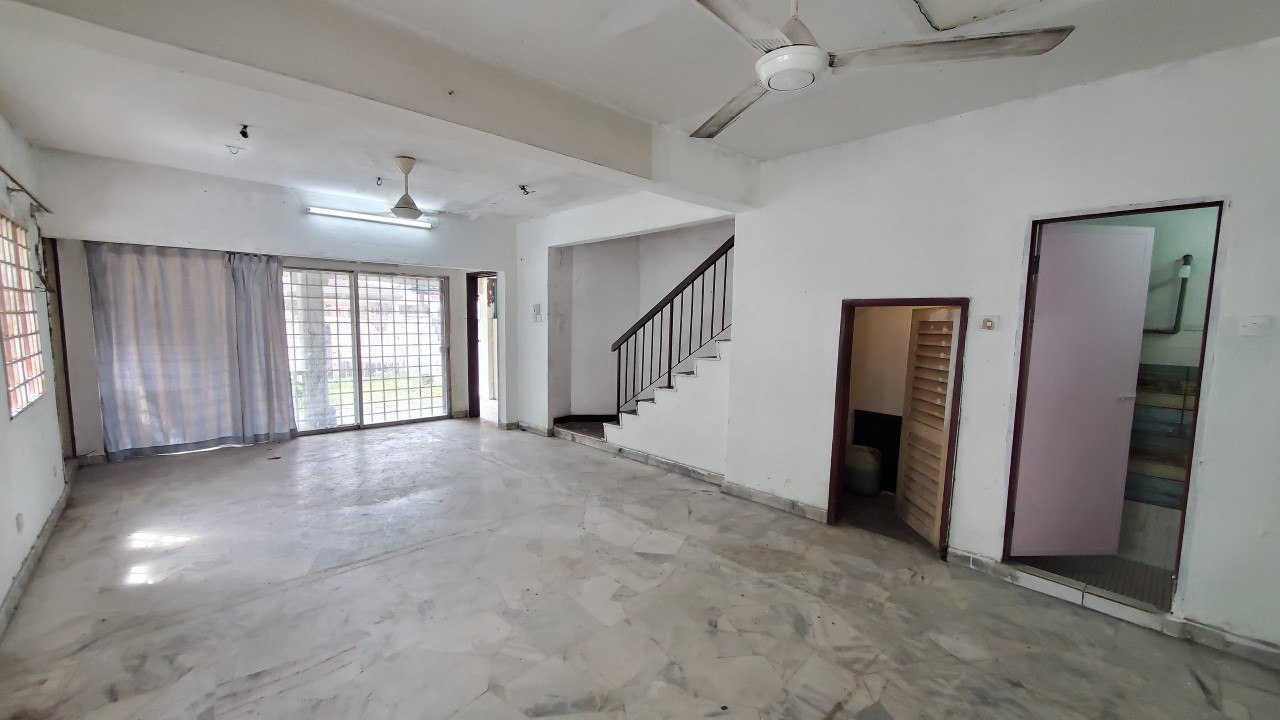 End Lot Double Storey Terrace Taman Sri Subang - photo 7