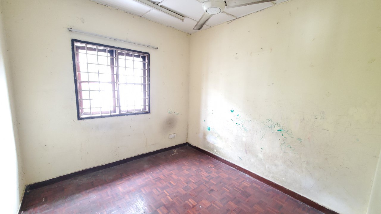 End Lot Double Storey Terrace Taman Sri Subang - photo 8