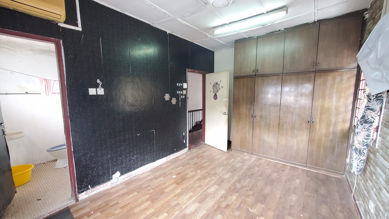 End Lot Double Storey Terrace Taman Sri Subang - photo 11