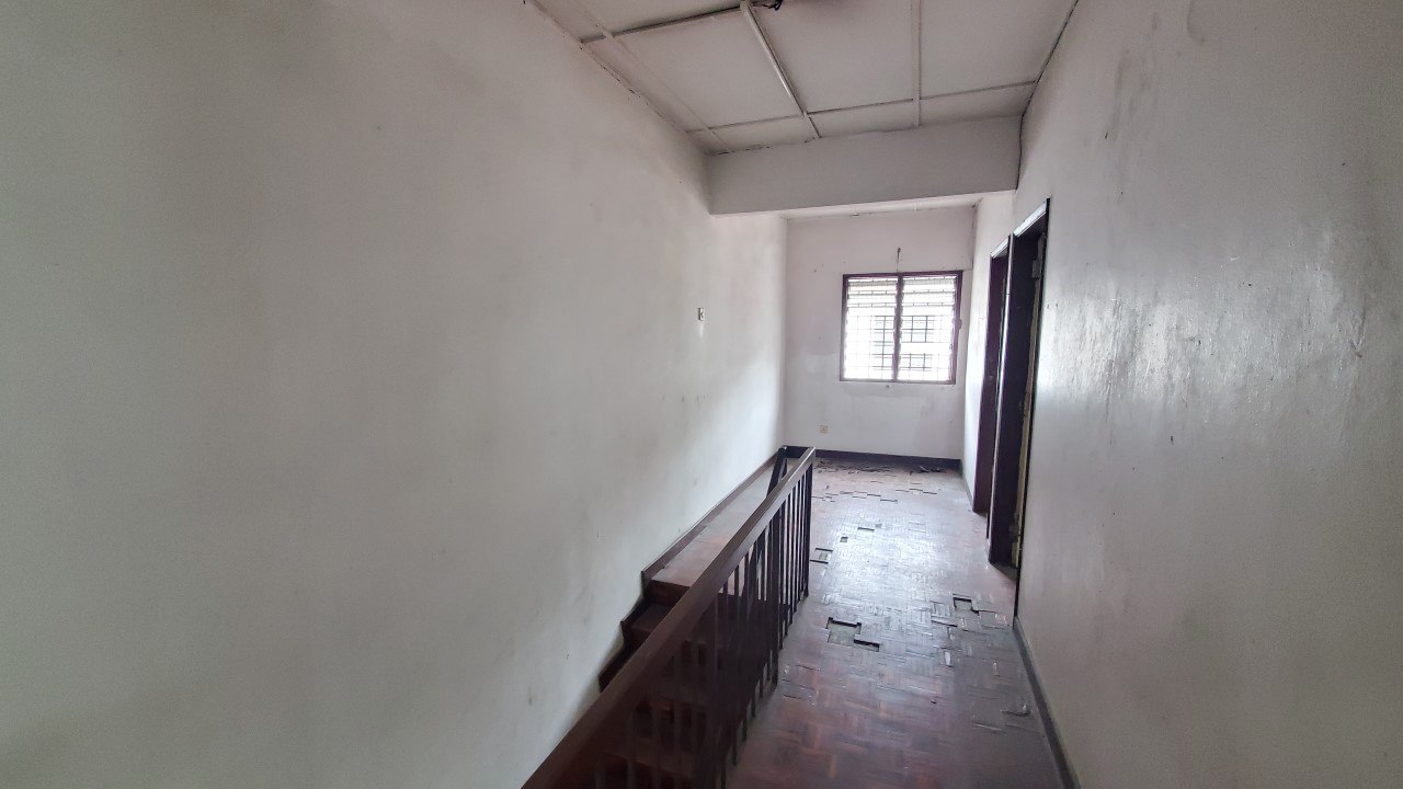 End Lot Double Storey Terrace Taman Sri Subang - photo 13