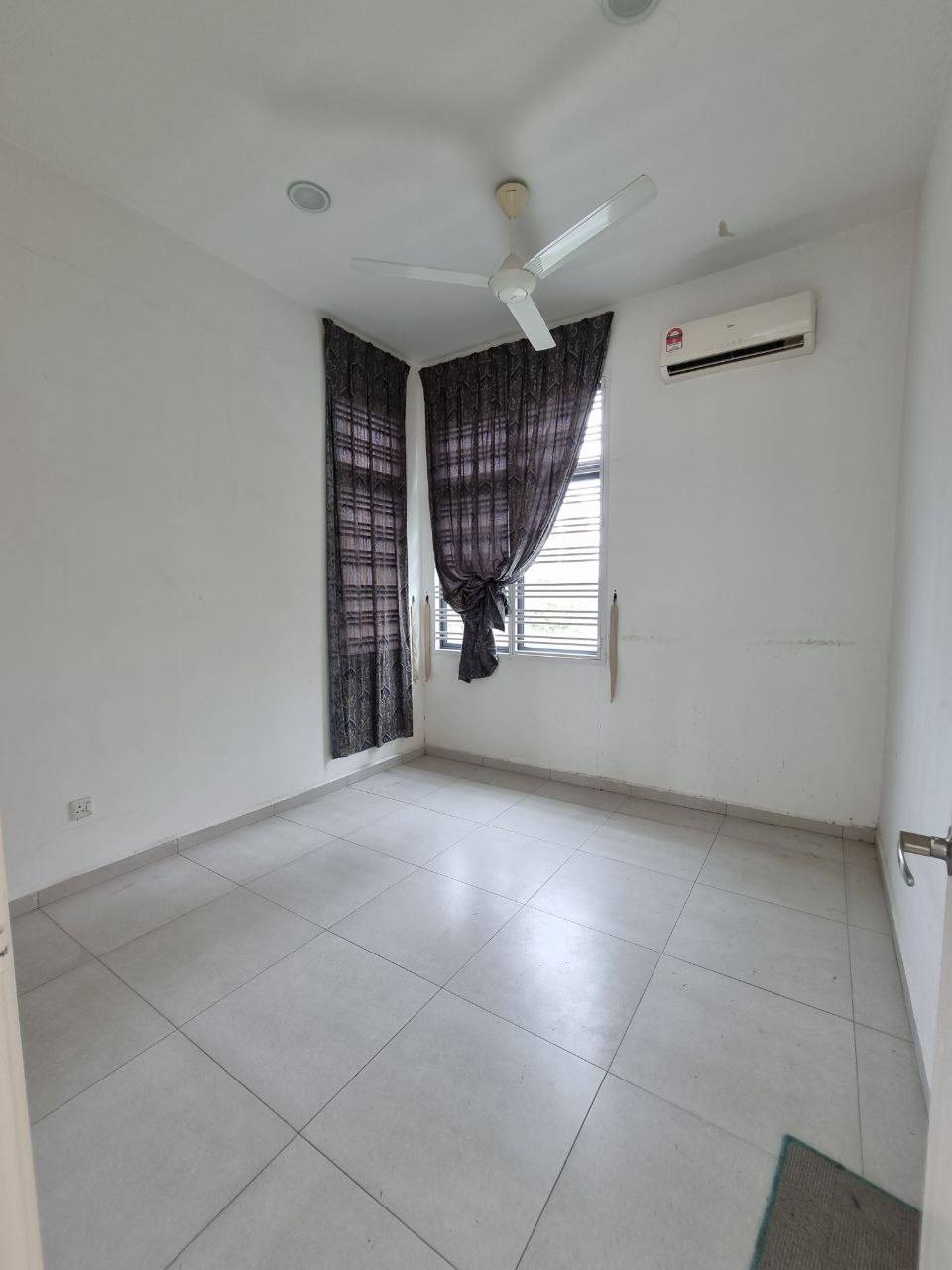 Double Storey Semi D Vista Kirana Ayer Keroh - photo 11