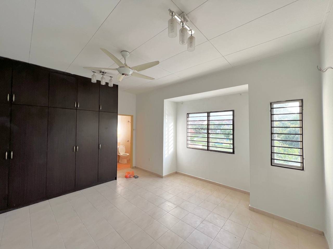 Double Storey Terrace Taman Saujana Utama - photo 12
