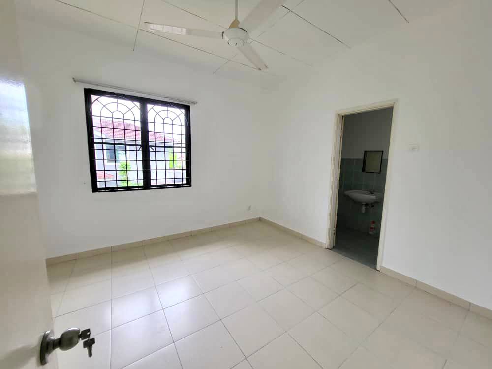 Double Storey Semi D Bandar Tasik Kesuma - photo 8