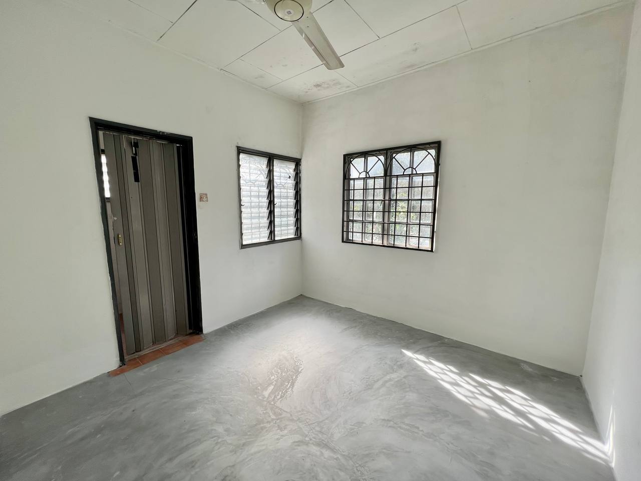 Corner Lot Terarce Taman Subang Permai - photo 9