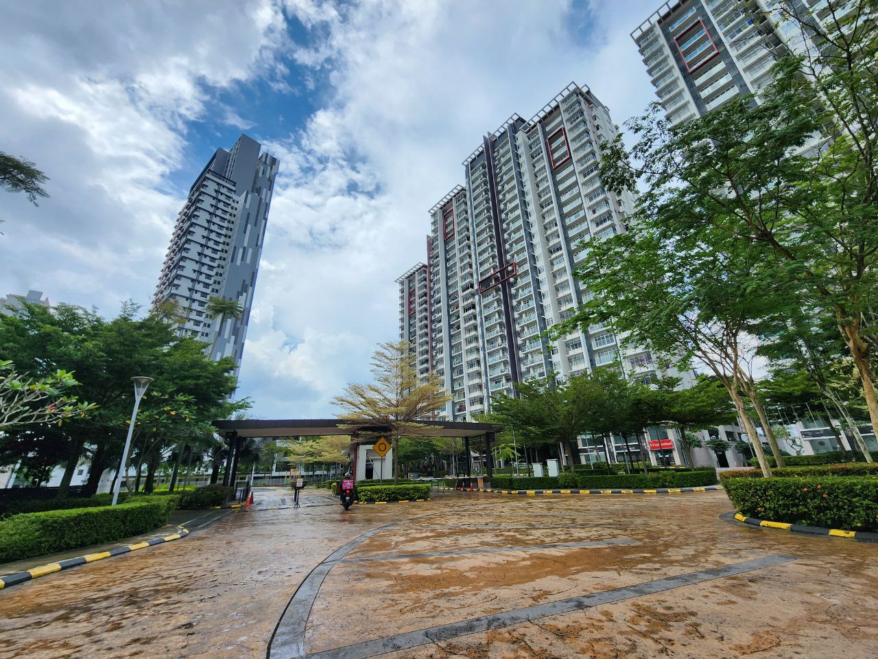 Dwiputra Residence Condominium Presint 15 - photo 2
