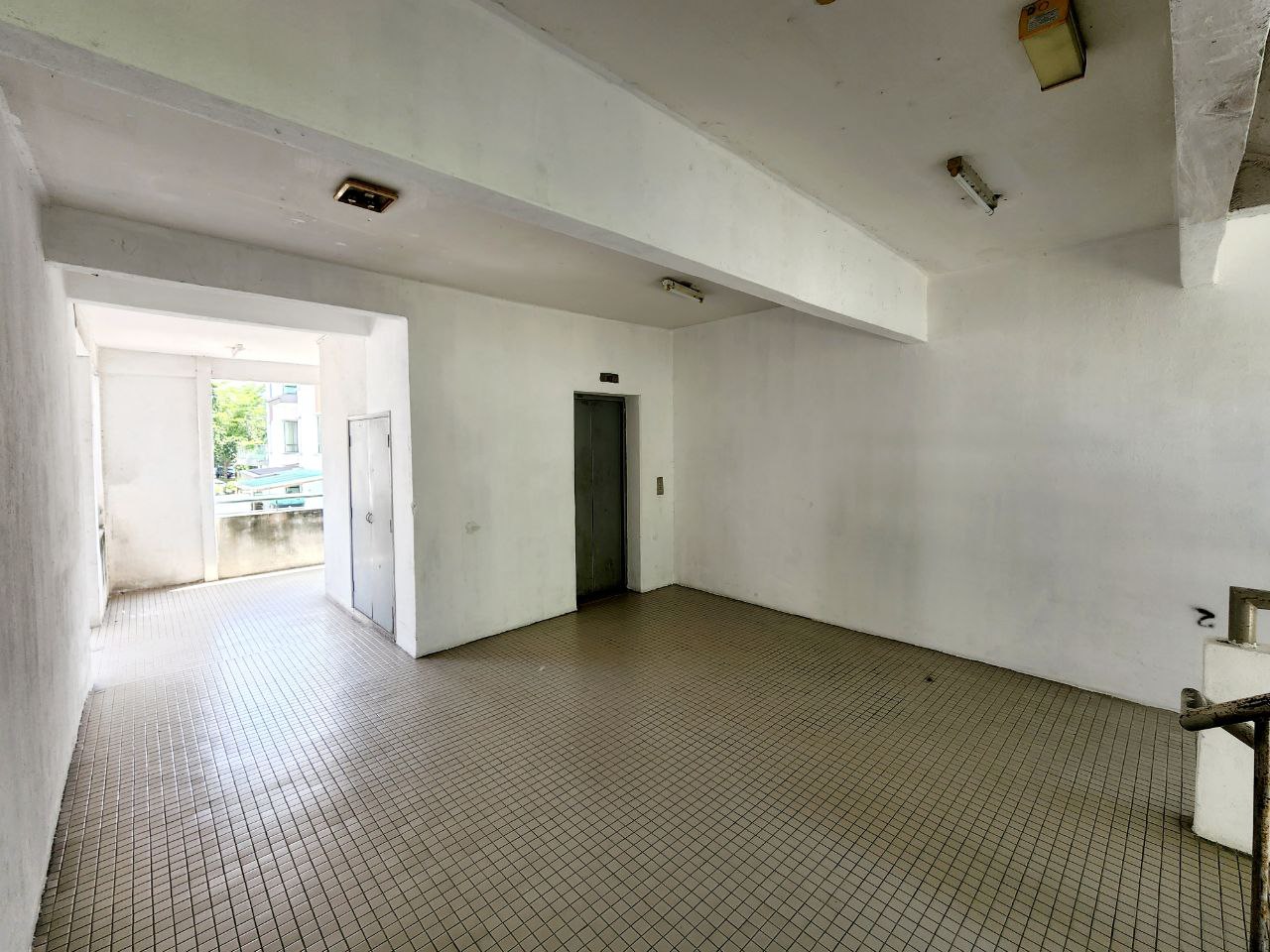 Lower Floor Fawina Court Ampang Blok M1 - photo 2