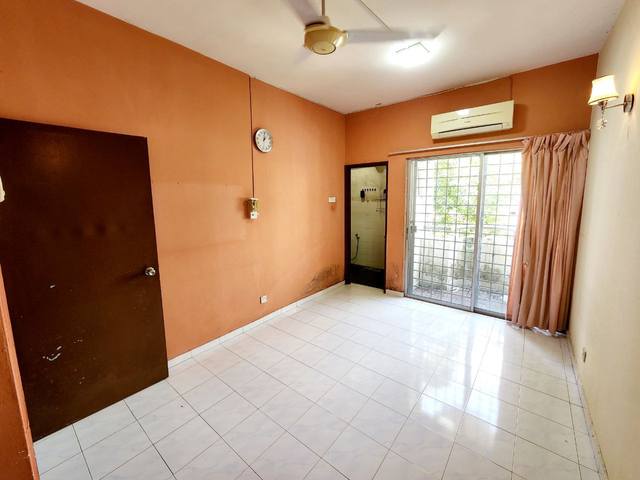 Lower Floor Fawina Court Ampang Blok M1 - photo 11