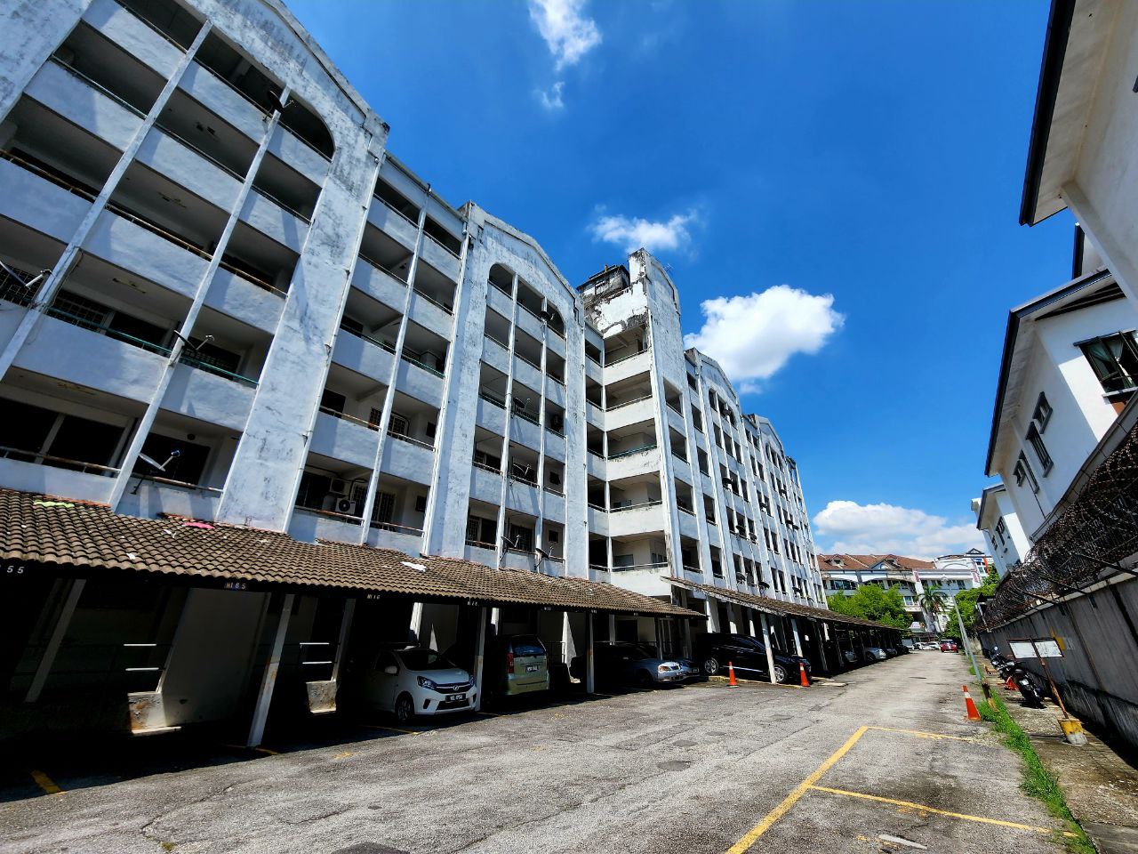 Lower Floor Fawina Court Ampang Blok M1 - photo 12